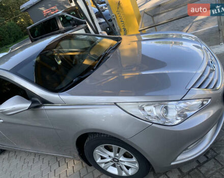 Серый Хендай Соната, объемом двигателя 2 л и пробегом 250 тыс. км за 7800 $, фото 4 на Automoto.ua