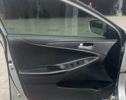 Хендай Соната 2011 в Тернополе на Automoto.ua Серый Хендай Соната, объемом двигателя 2 л и пробегом 375 тыс. км за 6600 $, фото 46 на Automoto.ua