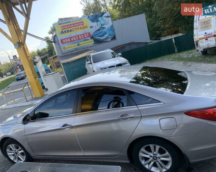 Серый Хендай Соната, объемом двигателя 2 л и пробегом 250 тыс. км за 7800 $, фото 8 на Automoto.ua