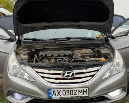 Сірий Хендай Соната, об'ємом двигуна 2.4 л та пробігом 218 тис. км за 7500 $, фото 2 на Automoto.ua