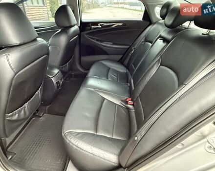 Серый Хендай Соната, объемом двигателя 2.36 л и пробегом 187 тыс. км за 9400 $, фото 48 на Automoto.ua