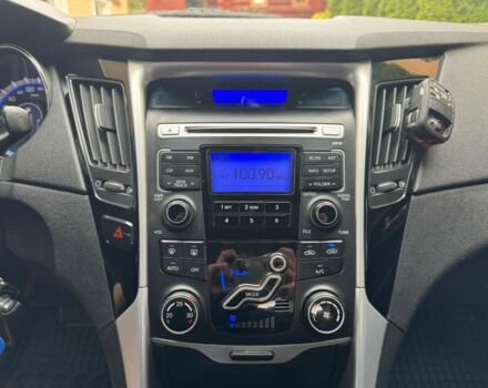 Сірий Хендай Соната, об'ємом двигуна 2 л та пробігом 168 тис. км за 8500 $, фото 4 на Automoto.ua