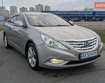 Серый Хендай Соната, объемом двигателя 2.36 л и пробегом 209 тыс. км за 8900 $, фото 2 на Automoto.ua