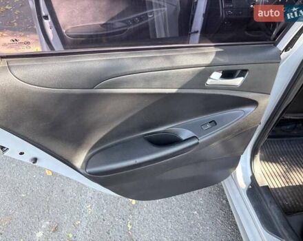 Сірий Хендай Соната, об'ємом двигуна 2 л та пробігом 307 тис. км за 6200 $, фото 5 на Automoto.ua