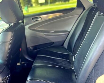 Серый Хендай Соната, объемом двигателя 2.4 л и пробегом 320 тыс. км за 9500 $, фото 6 на Automoto.ua