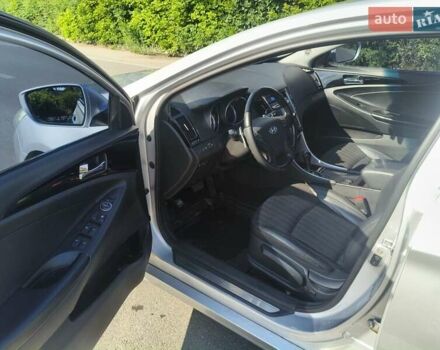 Сірий Хендай Соната, об'ємом двигуна 2 л та пробігом 230 тис. км за 8500 $, фото 10 на Automoto.ua