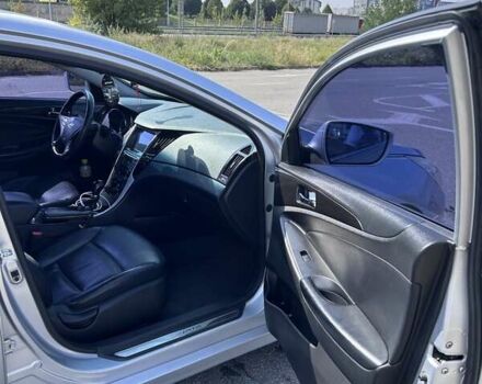 Серый Хендай Соната, объемом двигателя 2 л и пробегом 286 тыс. км за 9000 $, фото 18 на Automoto.ua