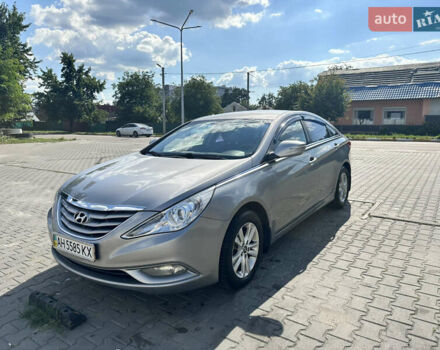 Серый Хендай Соната, объемом двигателя 2 л и пробегом 149 тыс. км за 7900 $, фото 2 на Automoto.ua