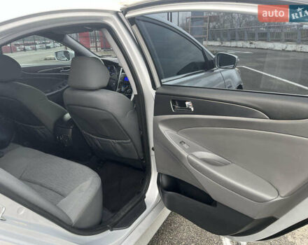 Серый Хендай Соната, объемом двигателя 2.36 л и пробегом 199 тыс. км за 8950 $, фото 18 на Automoto.ua