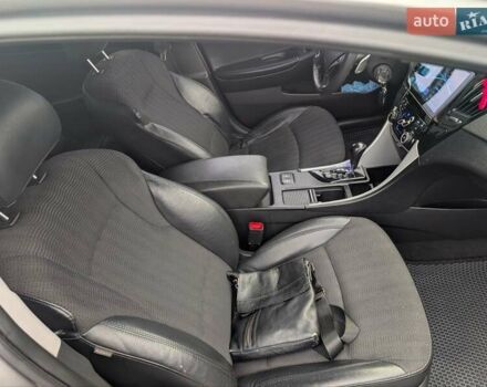 Серый Хендай Соната, объемом двигателя 2.36 л и пробегом 209 тыс. км за 8900 $, фото 16 на Automoto.ua