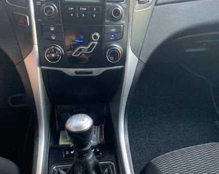 Серый Хендай Соната, объемом двигателя 2 л и пробегом 250 тыс. км за 7800 $, фото 12 на Automoto.ua