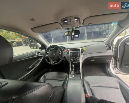 Хендай Соната 2011 в Тернополе на Automoto.ua Серый Хендай Соната, объемом двигателя 2 л и пробегом 375 тыс. км за 6600 $, фото 63 на Automoto.ua