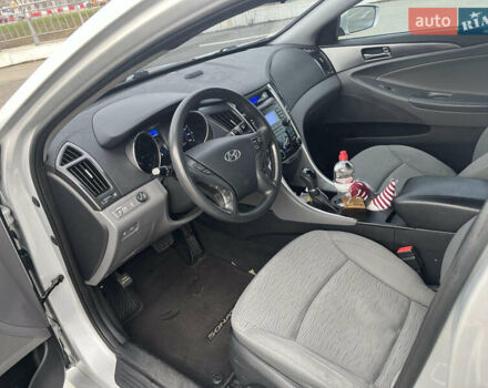 Серый Хендай Соната, объемом двигателя 2.36 л и пробегом 199 тыс. км за 8950 $, фото 10 на Automoto.ua