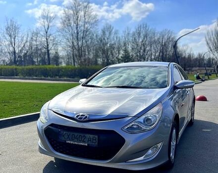 Серый Хендай Соната, объемом двигателя 2.4 л и пробегом 320 тыс. км за 9500 $, фото 3 на Automoto.ua