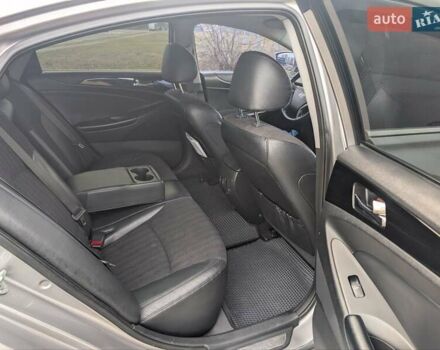 Серый Хендай Соната, объемом двигателя 2.36 л и пробегом 209 тыс. км за 8900 $, фото 14 на Automoto.ua
