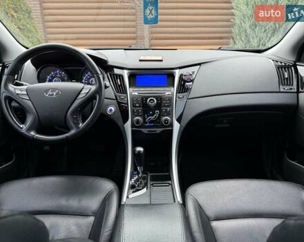 Серый Хендай Соната, объемом двигателя 2.36 л и пробегом 187 тыс. км за 9400 $, фото 59 на Automoto.ua