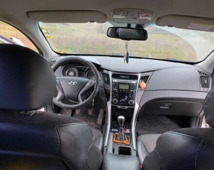 Сірий Хендай Соната, об'ємом двигуна 2.4 л та пробігом 218 тис. км за 7500 $, фото 4 на Automoto.ua