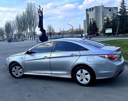 Серый Хендай Соната, объемом двигателя 2.4 л и пробегом 320 тыс. км за 9500 $, фото 1 на Automoto.ua