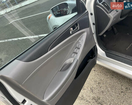 Серый Хендай Соната, объемом двигателя 2.36 л и пробегом 199 тыс. км за 8950 $, фото 11 на Automoto.ua