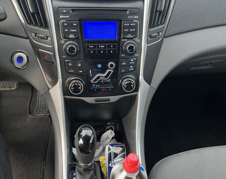 Серый Хендай Соната, объемом двигателя 2.36 л и пробегом 199 тыс. км за 8950 $, фото 13 на Automoto.ua