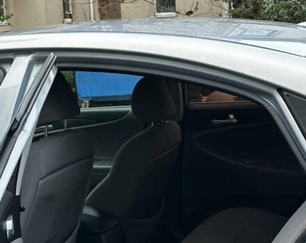 Сірий Хендай Соната, об'ємом двигуна 2.36 л та пробігом 282 тис. км за 8100 $, фото 20 на Automoto.ua