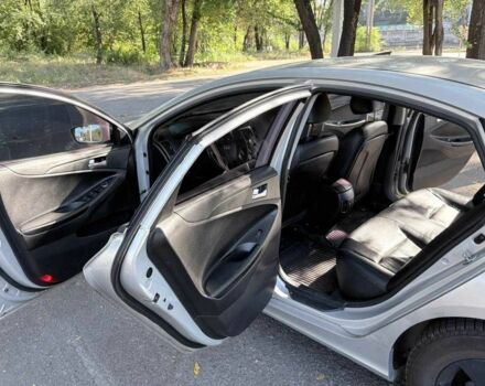 Сірий Хендай Соната, об'ємом двигуна 2 л та пробігом 307 тис. км за 6900 $, фото 4 на Automoto.ua