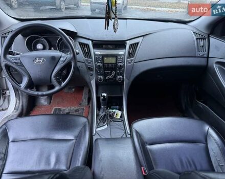 Хендай Соната 2011 в Згуровке на Automoto.ua Серый Хендай Соната, объемом двигателя 2 л и пробегом 504 тыс. км за 6600 $, фото 13 на Automoto.ua