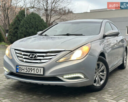 Сірий Хендай Соната, об'ємом двигуна 2.36 л та пробігом 282 тис. км за 8100 $, фото 1 на Automoto.ua