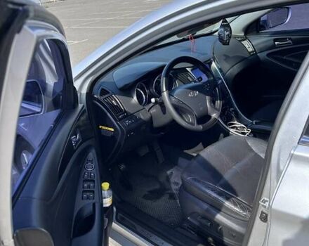 Серый Хендай Соната, объемом двигателя 2 л и пробегом 286 тыс. км за 9000 $, фото 9 на Automoto.ua