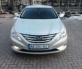 Серый Хендай Соната, объемом двигателя 2 л и пробегом 184 тыс. км за 7500 $, фото 1 на Automoto.ua