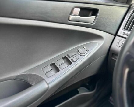 Серый Хендай Соната, объемом двигателя 2.4 л и пробегом 230 тыс. км за 6890 $, фото 13 на Automoto.ua