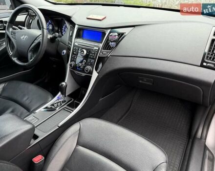 Серый Хендай Соната, объемом двигателя 2.36 л и пробегом 187 тыс. км за 9400 $, фото 57 на Automoto.ua
