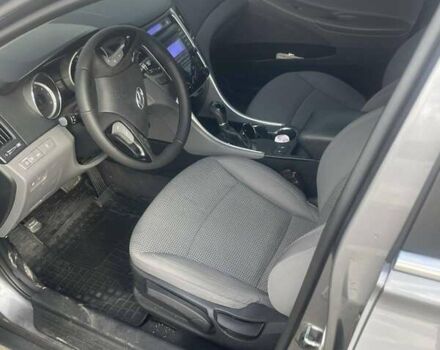 Хендай Соната 2011 в Килие на Automoto.ua Серый Хендай Соната, объемом двигателя 2.36 л и пробегом 359 тыс. км за 8300 $, фото 14 на Automoto.ua