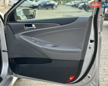 Сірий Хендай Соната, об'ємом двигуна 2.36 л та пробігом 146 тис. км за 9500 $, фото 23 на Automoto.ua