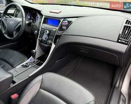 Серый Хендай Соната, объемом двигателя 2.36 л и пробегом 187 тыс. км за 9400 $, фото 56 на Automoto.ua