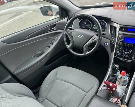 Серый Хендай Соната, объемом двигателя 2.36 л и пробегом 199 тыс. км за 8950 $, фото 21 на Automoto.ua