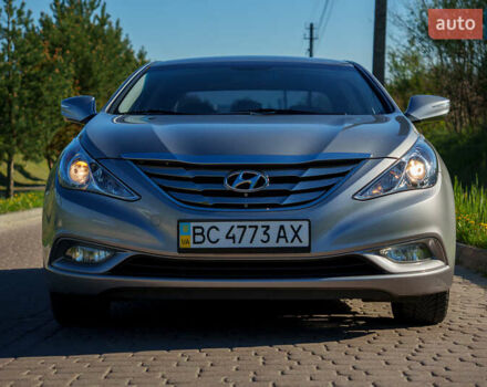 Серый Хендай Соната, объемом двигателя 2 л и пробегом 105 тыс. км за 9600 $, фото 1 на Automoto.ua