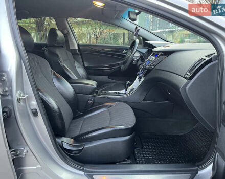 Серый Хендай Соната, объемом двигателя 2 л и пробегом 200 тыс. км за 8500 $, фото 8 на Automoto.ua