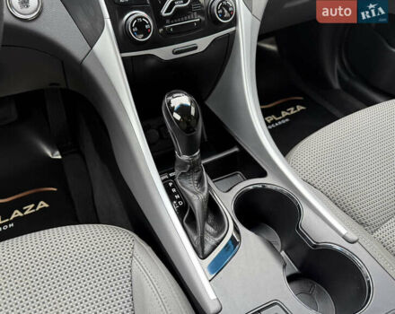 Сірий Хендай Соната, об'ємом двигуна 2 л та пробігом 191 тис. км за 7900 $, фото 39 на Automoto.ua