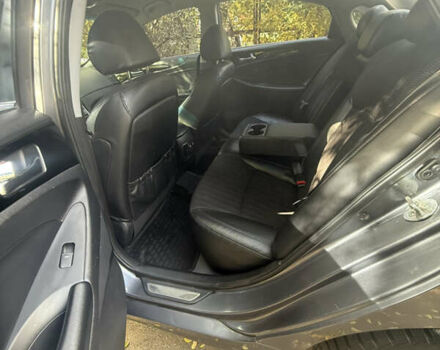 Серый Хендай Соната, объемом двигателя 2.36 л и пробегом 240 тыс. км за 8400 $, фото 6 на Automoto.ua