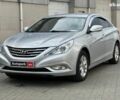 Серый Хендай Соната, объемом двигателя 2 л и пробегом 220 тыс. км за 8790 $, фото 1 на Automoto.ua