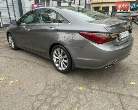 Серый Хендай Соната, объемом двигателя 2 л и пробегом 190 тыс. км за 7500 $, фото 2 на Automoto.ua