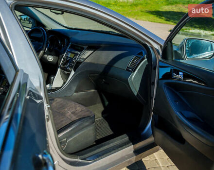 Серый Хендай Соната, объемом двигателя 2 л и пробегом 105 тыс. км за 9600 $, фото 26 на Automoto.ua