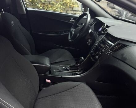 Сірий Хендай Соната, об'ємом двигуна 2 л та пробігом 305 тис. км за 8100 $, фото 7 на Automoto.ua