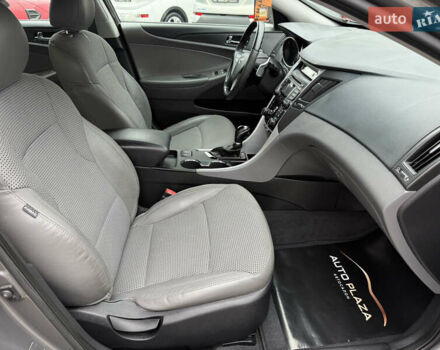 Сірий Хендай Соната, об'ємом двигуна 2 л та пробігом 191 тис. км за 7900 $, фото 33 на Automoto.ua