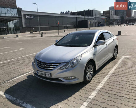 Серый Хендай Соната, объемом двигателя 2 л и пробегом 350 тыс. км за 7400 $, фото 5 на Automoto.ua