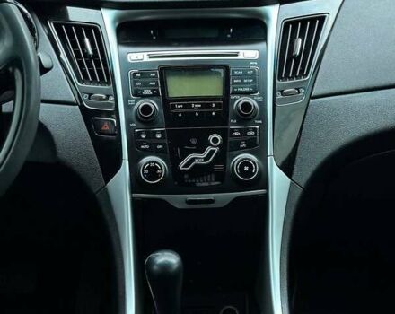 Сірий Хендай Соната, об'ємом двигуна 2 л та пробігом 200 тис. км за 7300 $, фото 11 на Automoto.ua