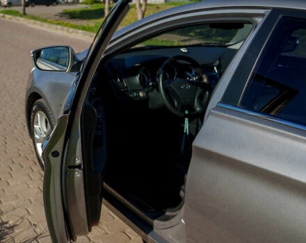 Серый Хендай Соната, объемом двигателя 2 л и пробегом 105 тыс. км за 9600 $, фото 8 на Automoto.ua