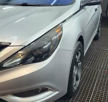 Сірий Хендай Соната, об'ємом двигуна 2 л та пробігом 165 тис. км за 10199 $, фото 16 на Automoto.ua