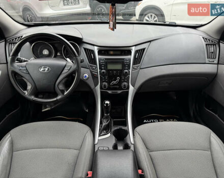 Сірий Хендай Соната, об'ємом двигуна 2 л та пробігом 191 тис. км за 7900 $, фото 35 на Automoto.ua
